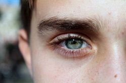 夢占い・夢診断│眉毛の夢は何を暗示している？